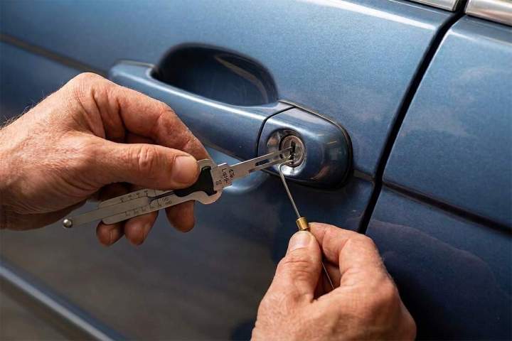 Car door opening Gatineau-Ottawa